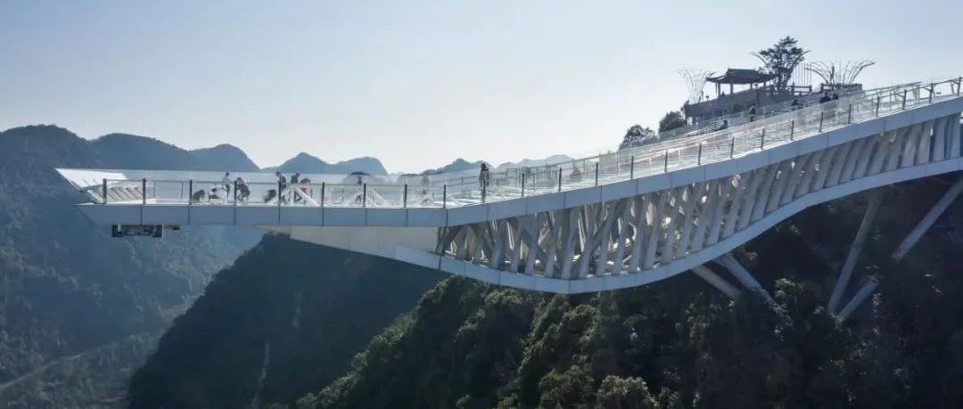 “云海天舟”：崖壁上悬挑34米观景台