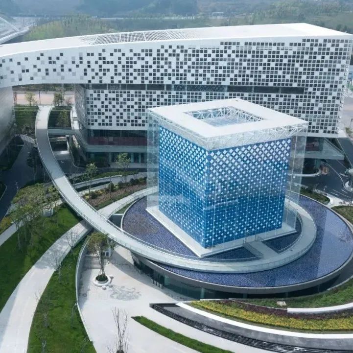 高科技建筑应该哪个样子？成都超算中心走两步