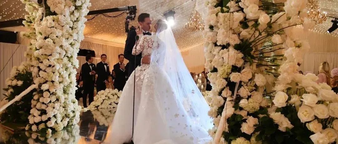 鸽了三次，终于和她的第二十三任男友结婚！被称为“人间芭比”的希尔顿，究竟如何布置这童话时刻？
