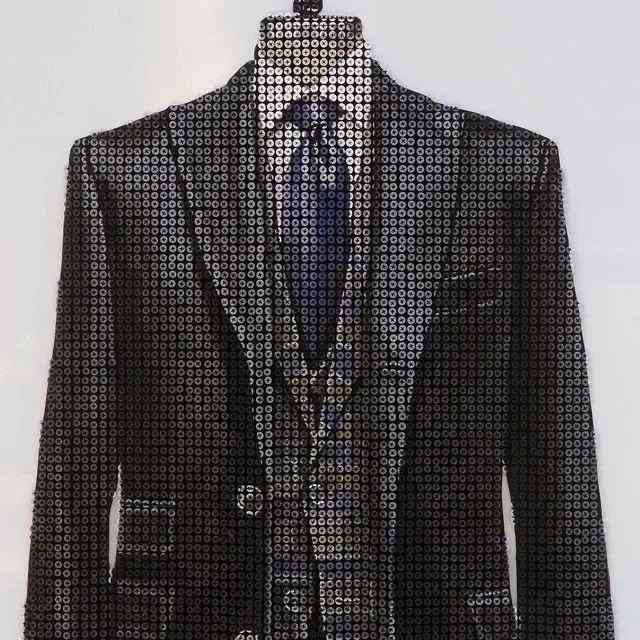 真硬核！艺术家用近10000根螺丝钉，打造重量级画作