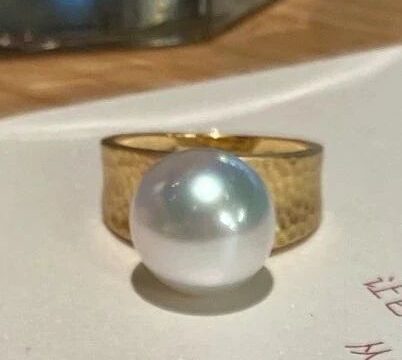 客定欣赏：古典华美的澳白珍珠锤纹戒指