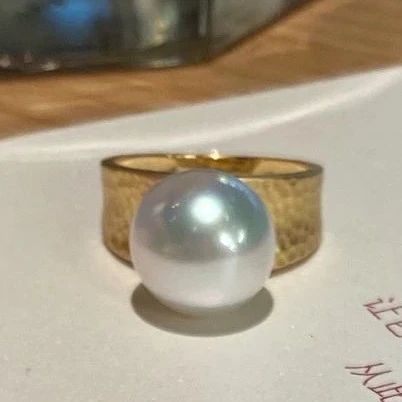 客定欣赏：古典华美的澳白珍珠锤纹戒指