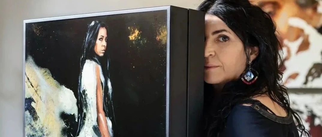 她从小妓院长大，被妓女妈妈抛弃后，从流浪汉脱变成顶尖艺术家，如今一幅画卖到100000美元...