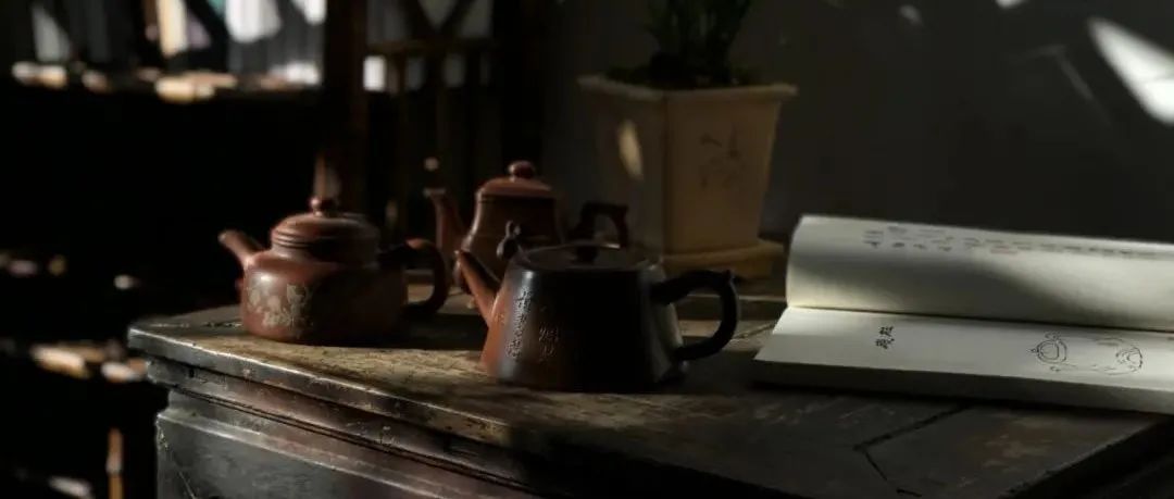 一方雅室寄闲情，半盏清茶慰平生