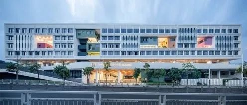 在校园里，我们剪了一场平行蒙太奇