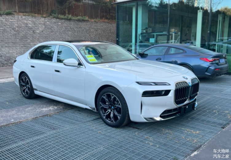 全新 宝马 735Li 实拍！