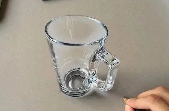 又一位3D绘画“大神”，随手画一只玻璃杯，谁看了都想拿起来