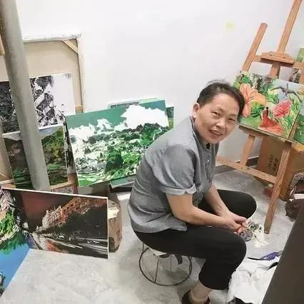 清洁工画家王柳云：51岁第一次拿起画笔，发现了自己的天赋