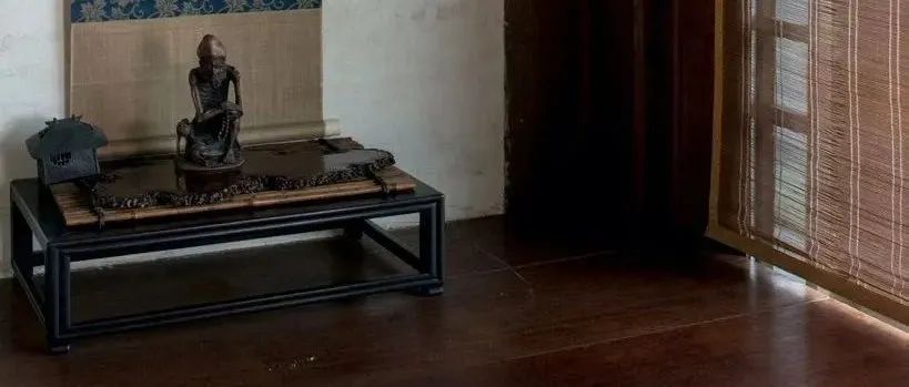 闲 而 不 庸