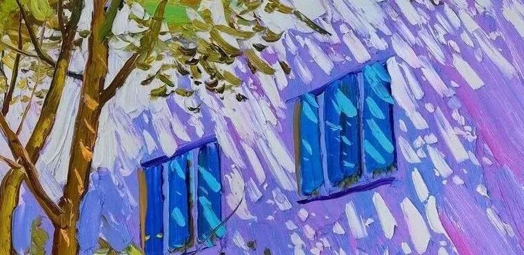 这蓝色的树影，光影也太绝了吧