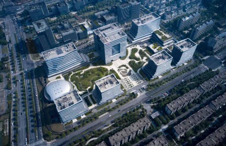 杭州中电海康集团总部办公园区，打造多层次的园林式社交空间