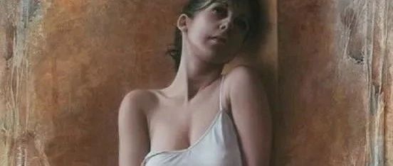 法国画艺术家人体油画中的女郎细腻逼真，春光无限