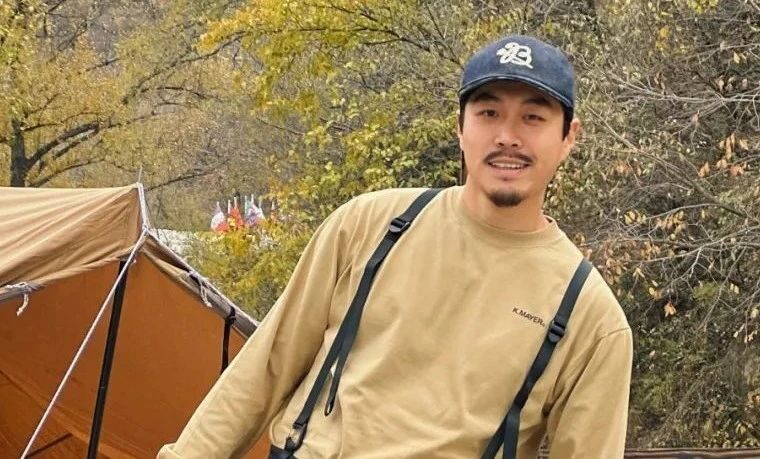露营博主三羊：他调侃自己是个俗人 ，喝的了咖啡也掰的了蒜！