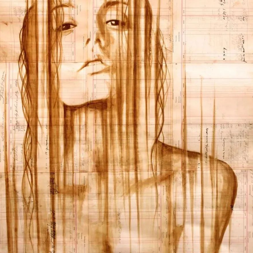 咖啡就是他的颜料，褐色的美女画作，不仅好看还好闻