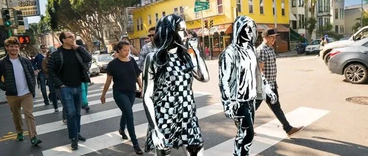 反向操作的人体彩绘艺术家，把人画成了插画，让人看懵了
