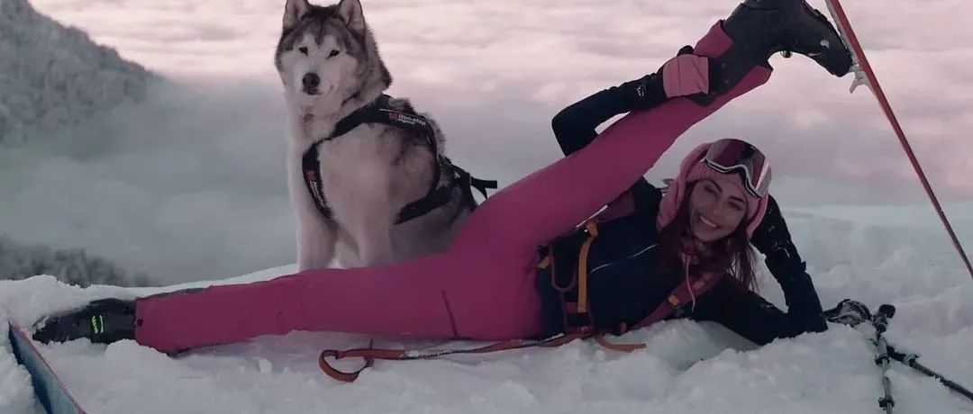 冬奥让人变美，法国版谷爱凌跟狗子滑雪、露营、瑜伽、游泳……太美了！