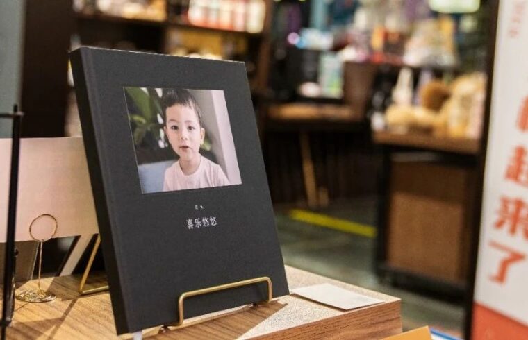 我参展啦啦啦！在泰晤士小镇的钟书阁！