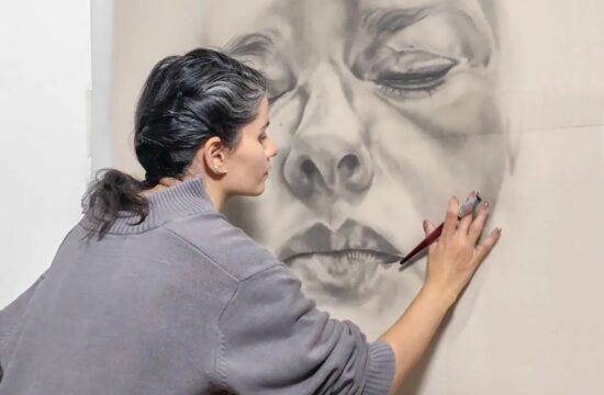 画好，撕掉，再缝上，这位艺术家的“奇葩”操作，太令人费解了