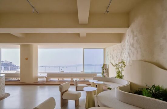 木斗设计利用光影和弧度空间将海景引入青岛的 Reef 咖啡馆